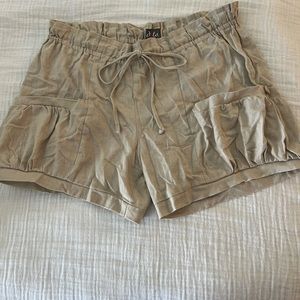 Dots short size L Color beige